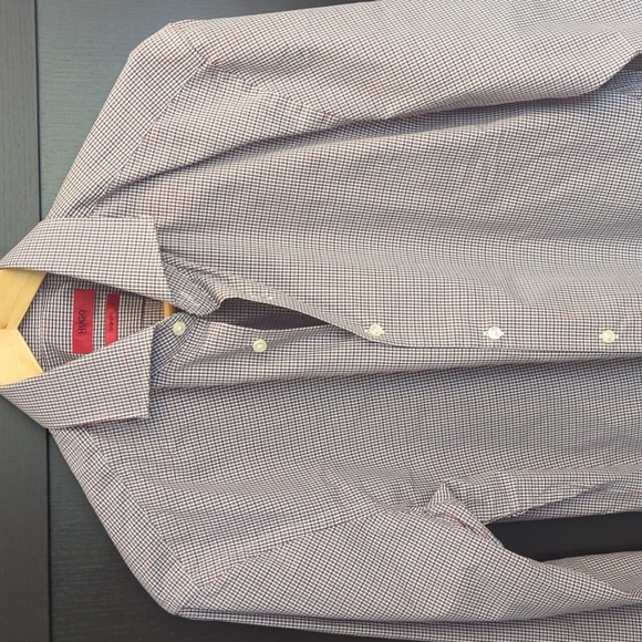 Hugo Boss Men's Sharp Fit Red White Gray Plaid Shirt - M Like New - Picture 8 of 8